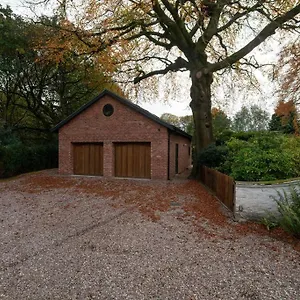 Luxury Coach House Next To Woodland In Holiday home Knutsford